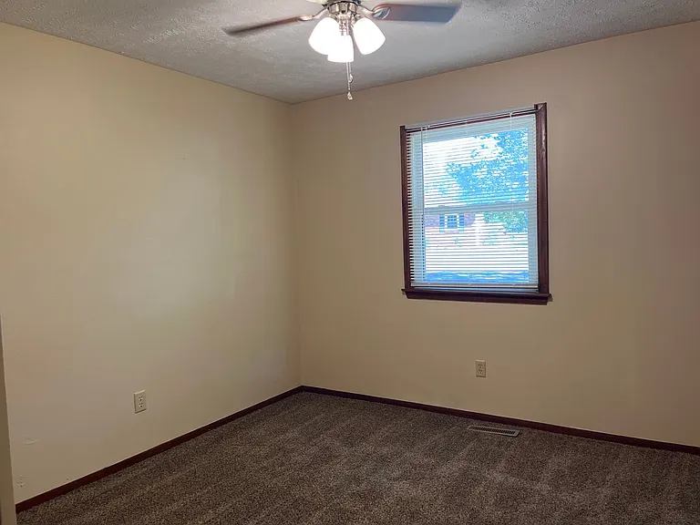 2935 S Roanoke Ave — Photo 13