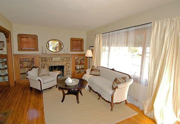 Large living room w/FP