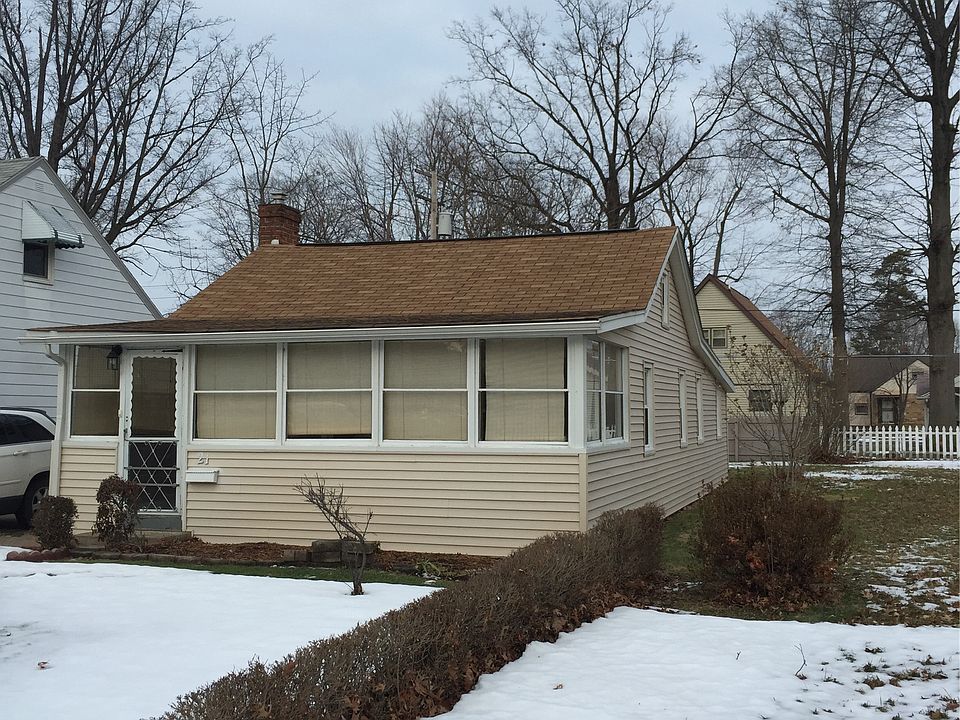 Located just 5 houses from Lake Erie.