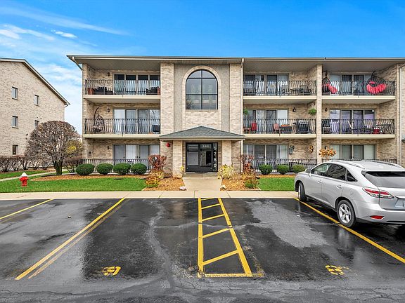 2nd image of 5780 W 76th Pl APT 1-B