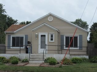 324 E Washington St, Monticello, IA