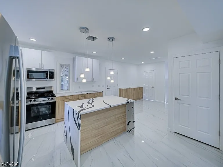 217 Heywood Ave — Photo 8