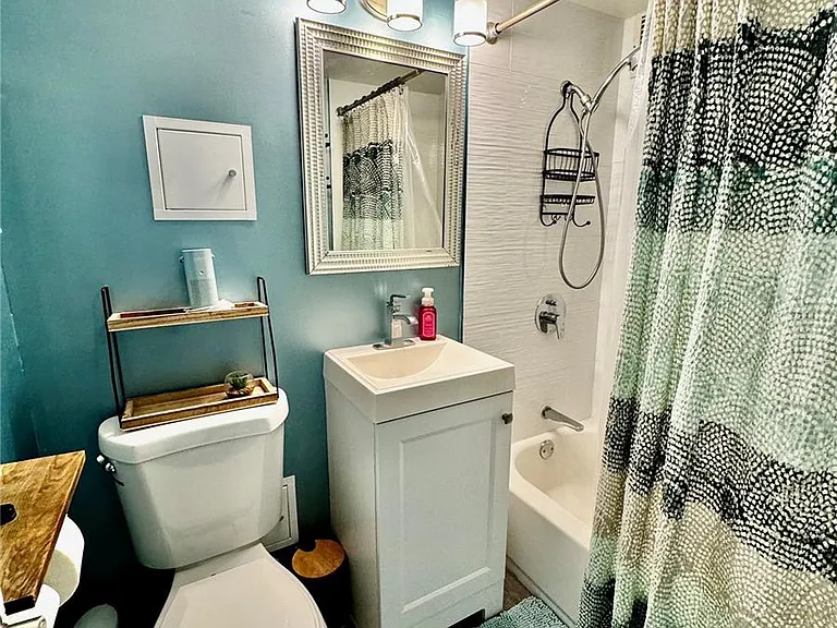 1415 Victoria St #511 — Photo 5