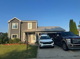 402 Granada Dr, Kendallville, IN