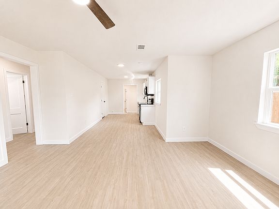 3rd image of 2302 Leacrest Dr