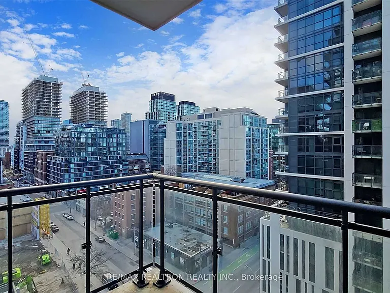 460 Adelaide St E #1516 — Photo 8