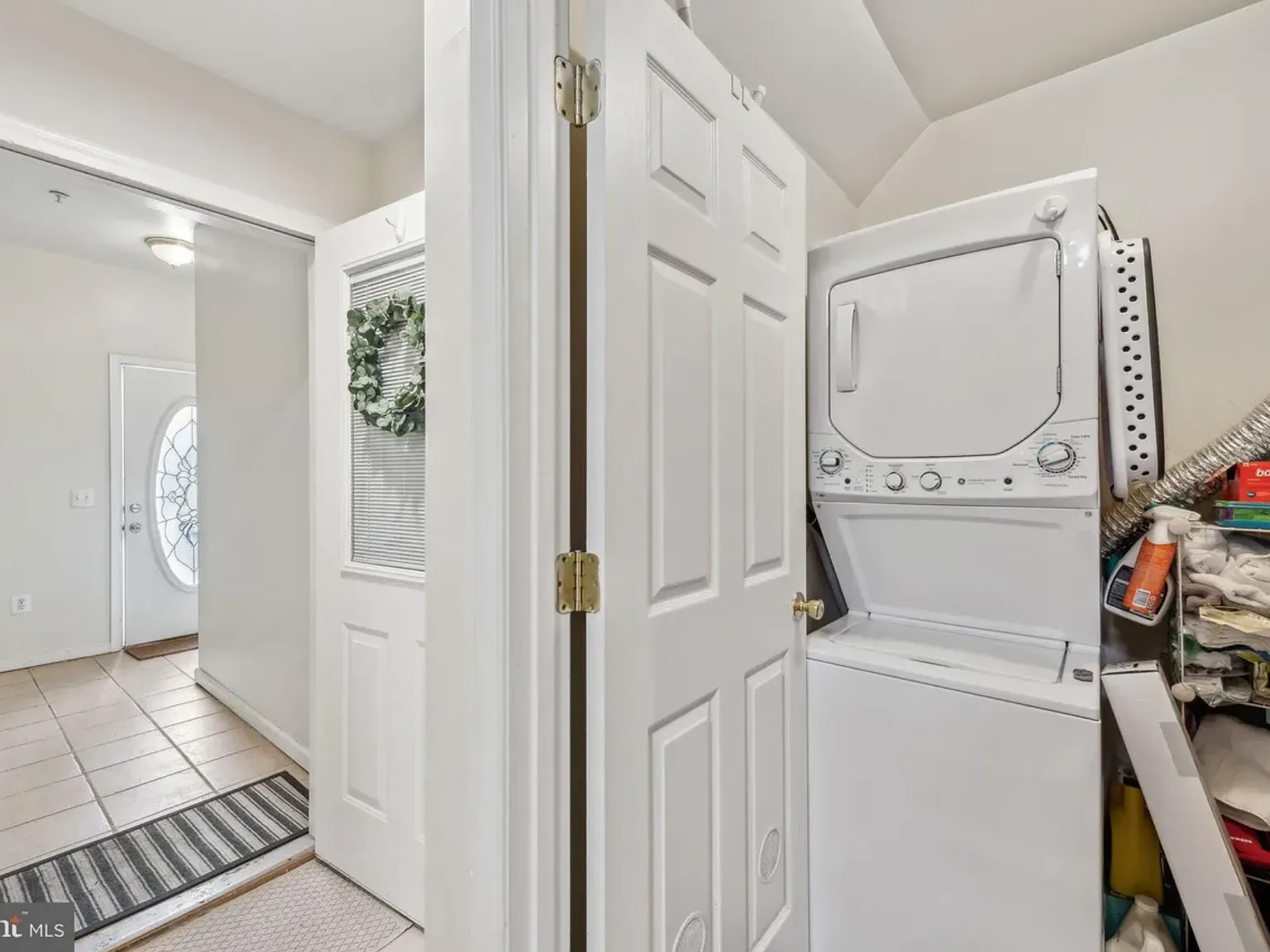 1 bed, 1200 sqft, $1,900 — Photo 2