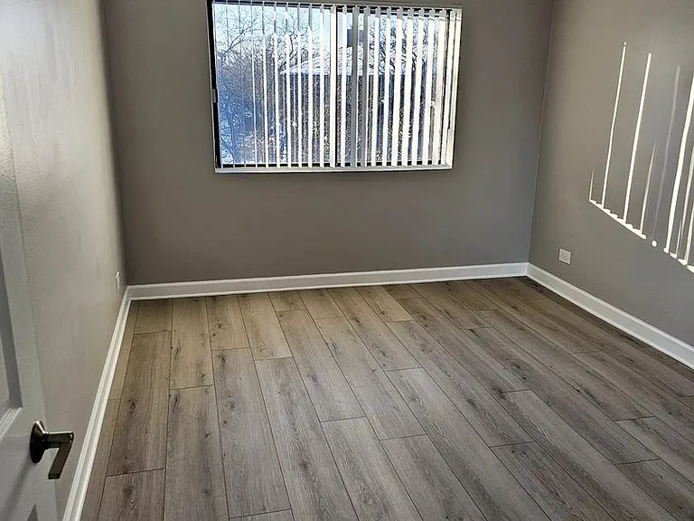 Royal Grove Apartments — Photo 28