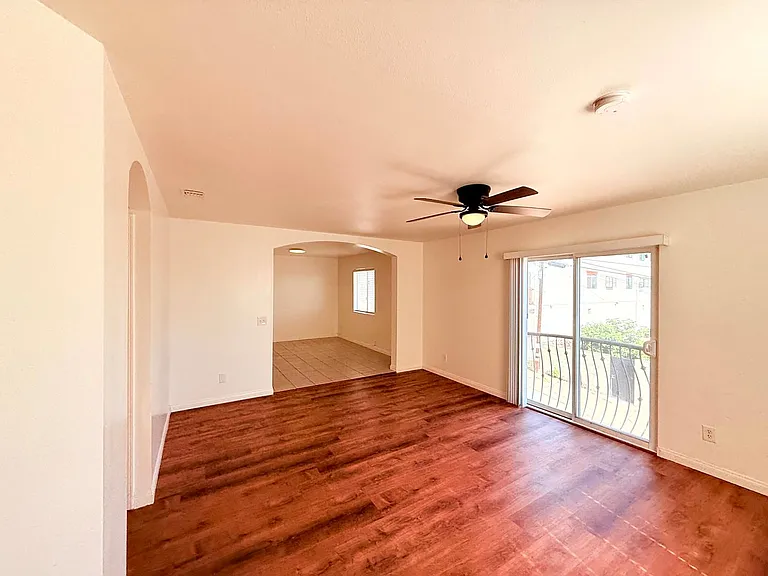 762 W. 21st St. — Photo 3