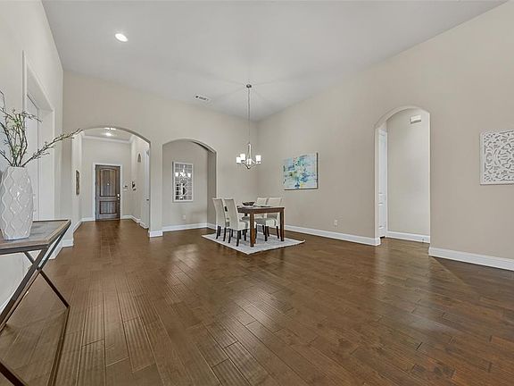 4th image of 6704 McDonough Dr