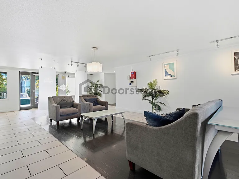 1318 B St #102 — Photo 12