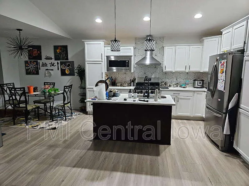 4 bed, 3.0 bath, 1403 sqft, $2,395 — Photo 3