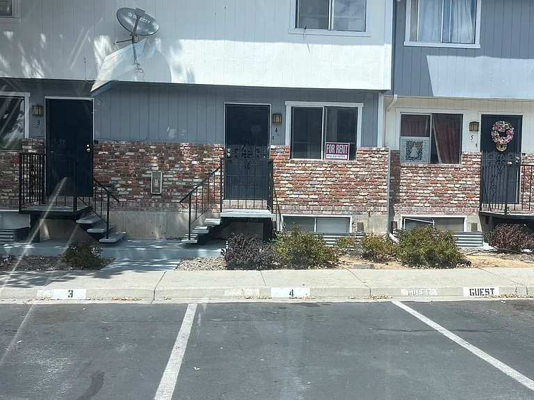 1416 E 9th St #3 — Photo 1