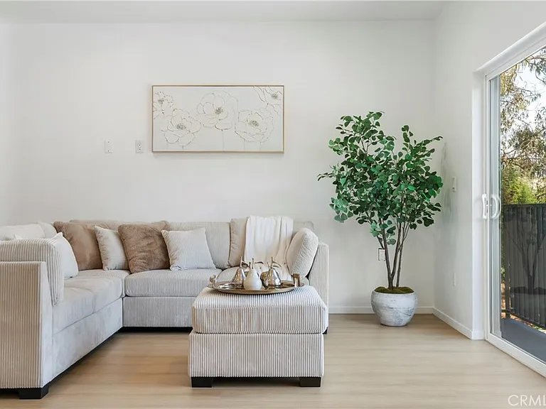 2515 Alsace Ave #1/2 — Photo 6