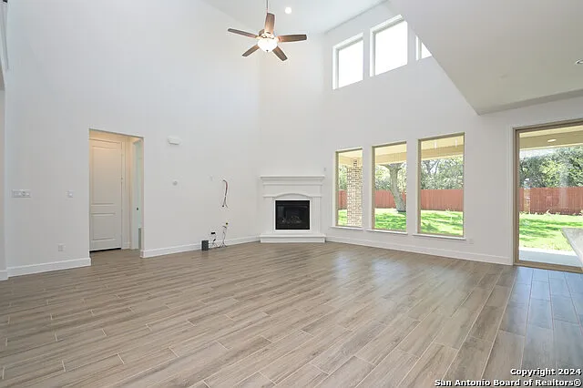 5 bed, 4.5 bath, 3917 sqft, $5,500 — Photo 3