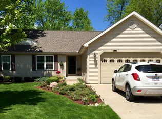 33984 Rhonswood Dr, Farmington Hills, MI