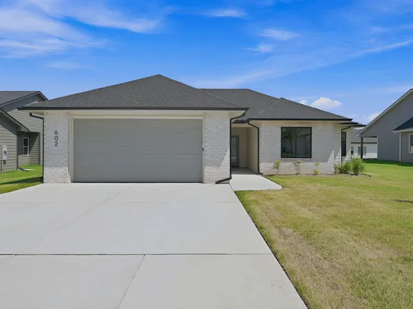 602 E Elmwood St, Valley Center, KS 67147