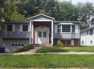 610 14th St, Silvis, IL 61282