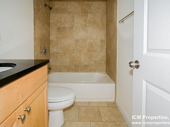 4th image of 3808.5 N Sheffield Ave #3814S-2W