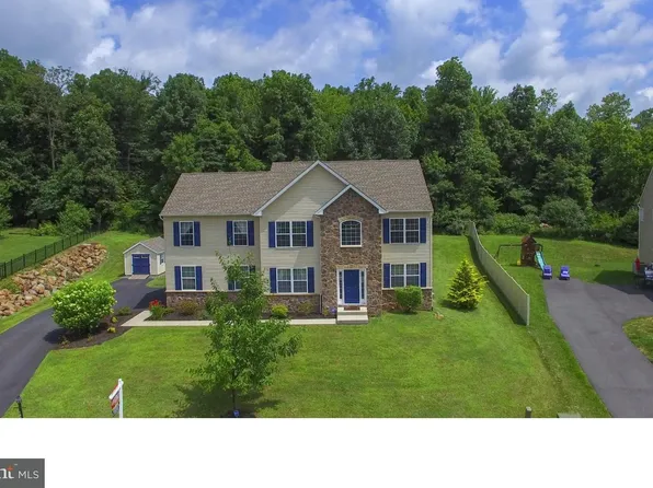 1015 Victor Dr, East Greenville, PA 18041