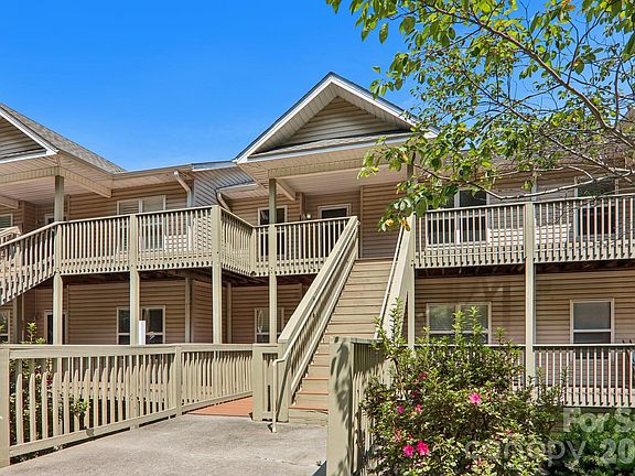 3rd image of 515 Carrington Pl #515