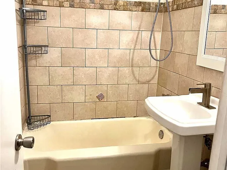 44 Dallas Rd #UPPER — Photo 11