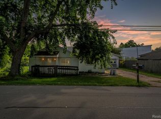 227 N Parker St, Cement City, MI 49233