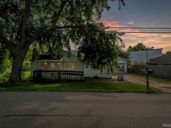 227 N Parker St, Cement City, MI 49233