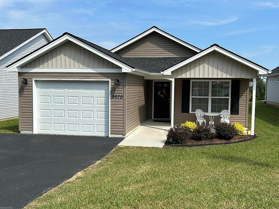 1st image of 2070 Giles Dr