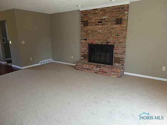 3rd image of 102 Hidden Cove St