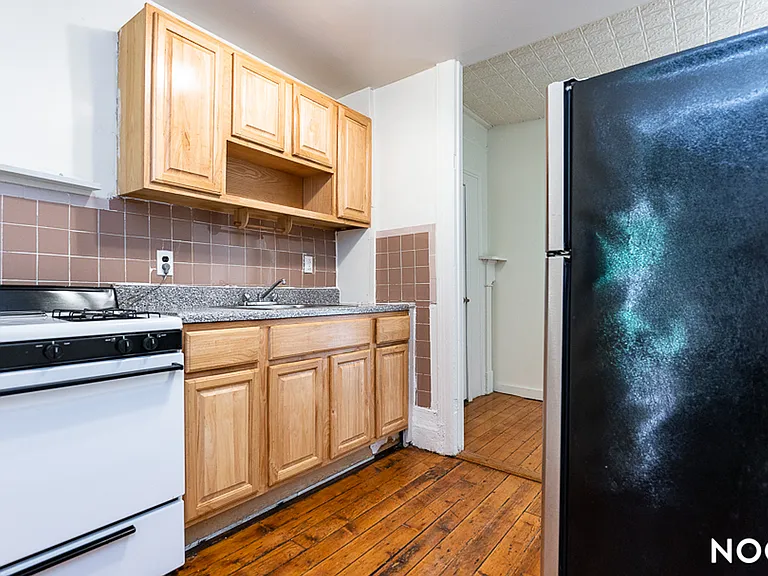 33 Montrose Ave #3T — Photo 8