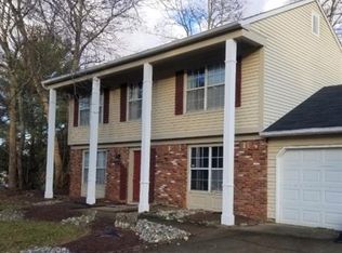 7 Firethorn Dr, Edison, NJ 08820