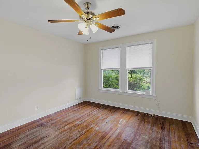 146 Lucille St — Photo 4