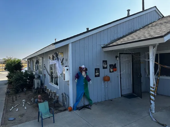1452 S College Ave APT 113, Dinuba, CA 93618