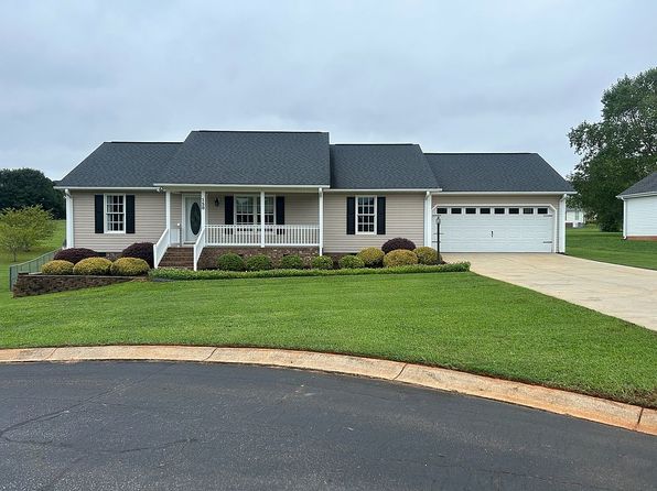 150 Chandler Downs Trl