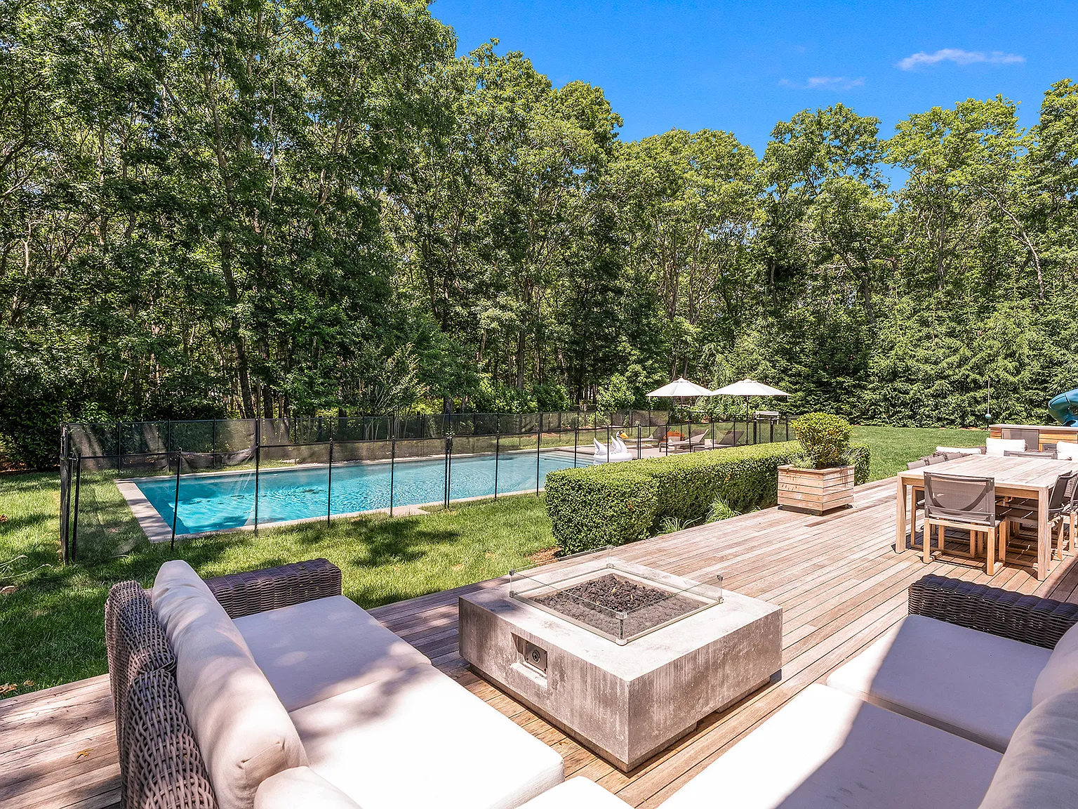 Stunning Custom Sagaponack 6 Bed — Photo 3