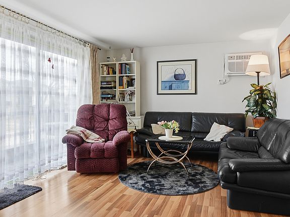 4th image of 7329 W 85th Pl APT 2A