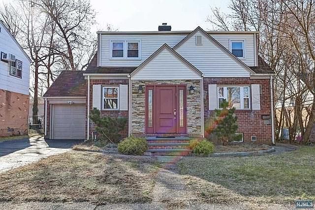 1st image of 8 Vivian Ct
