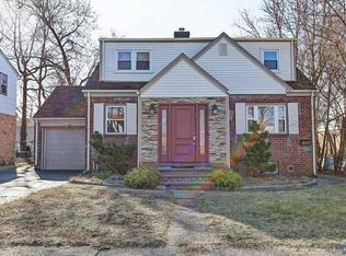 8 Vivian Ct, Fair Lawn, NJ 07410
