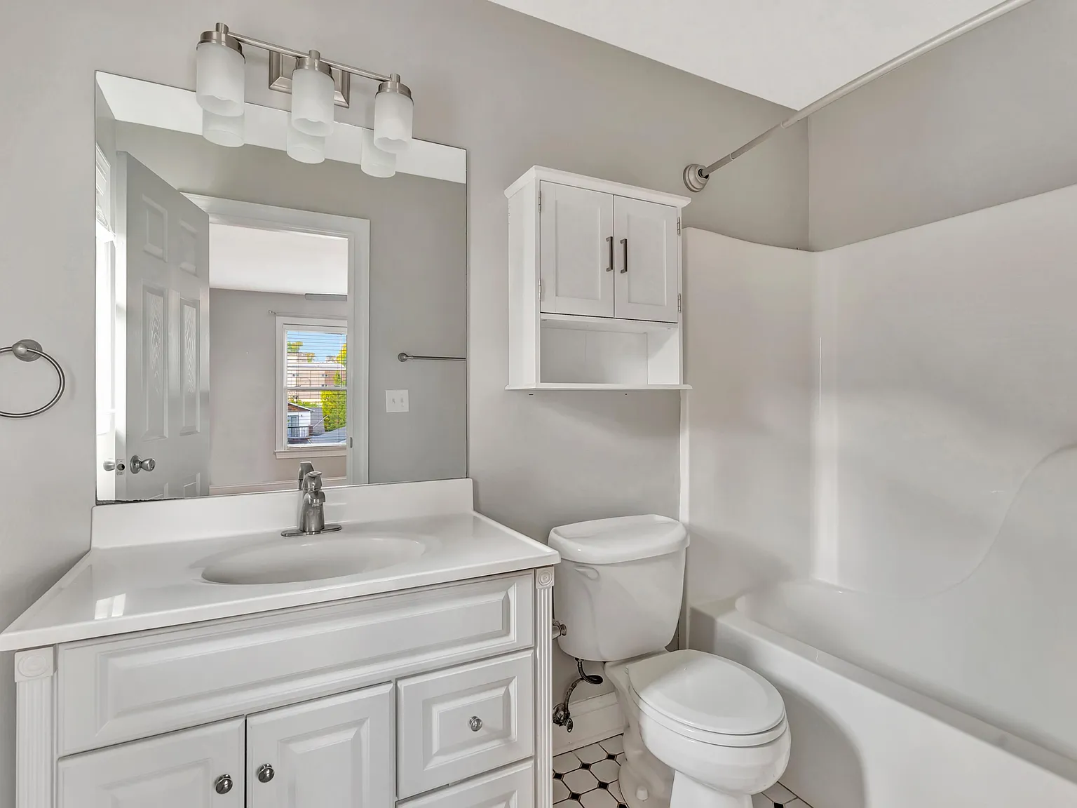 3 bed, 2.0 bath, 1250 sqft, $1,546 — Photo 3