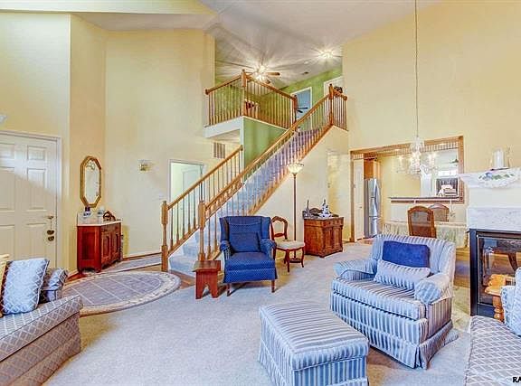 3rd image of 228 Prospect Cir