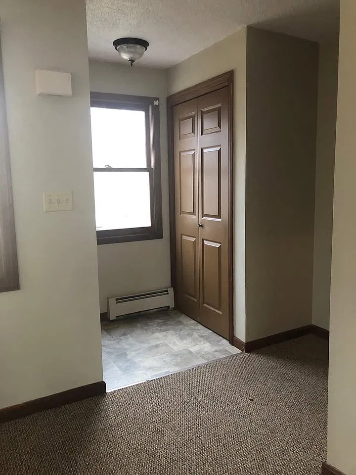 3 bed, 1.5 bath, 1600 sqft, $2,400 — Photo 3