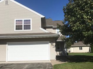 1552 Candlelight Ct, Oshkosh, WI 54904
