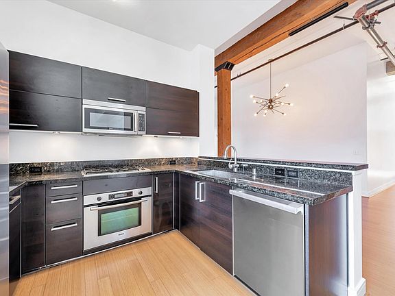 5th image of 310 Townsend St APT 305