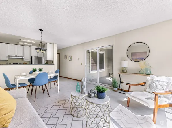 5844 NE 75th Street #A216, Seattle, WA 98115