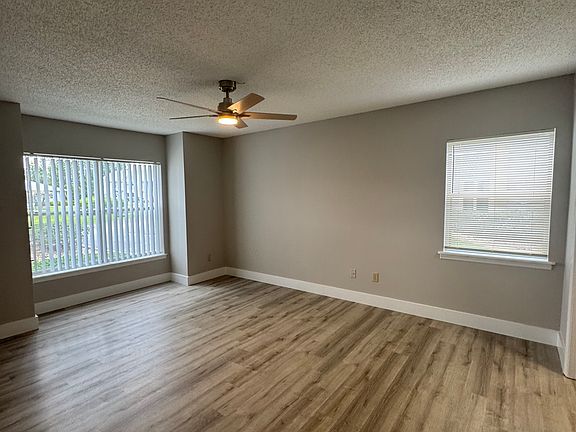 3rd image of 101 Bent Tree Dr APT 25