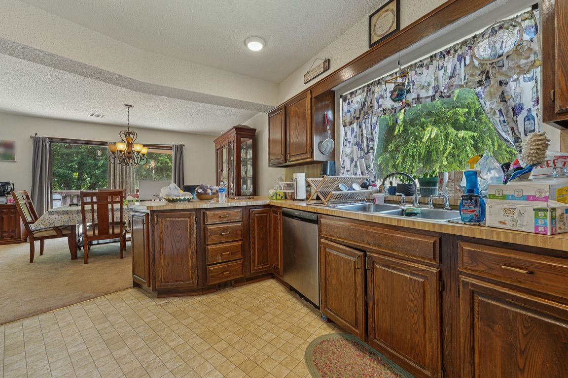 Lakewood Cir-S2407-012.jpg