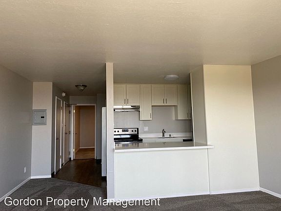 4th image of 821 Burnett Ave APT 1