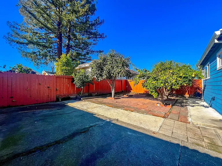 1635 Yajome St — Photo 28