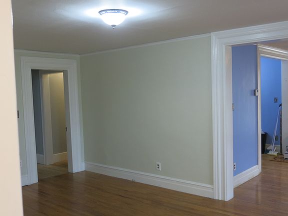 5th image of 110 Woodward St